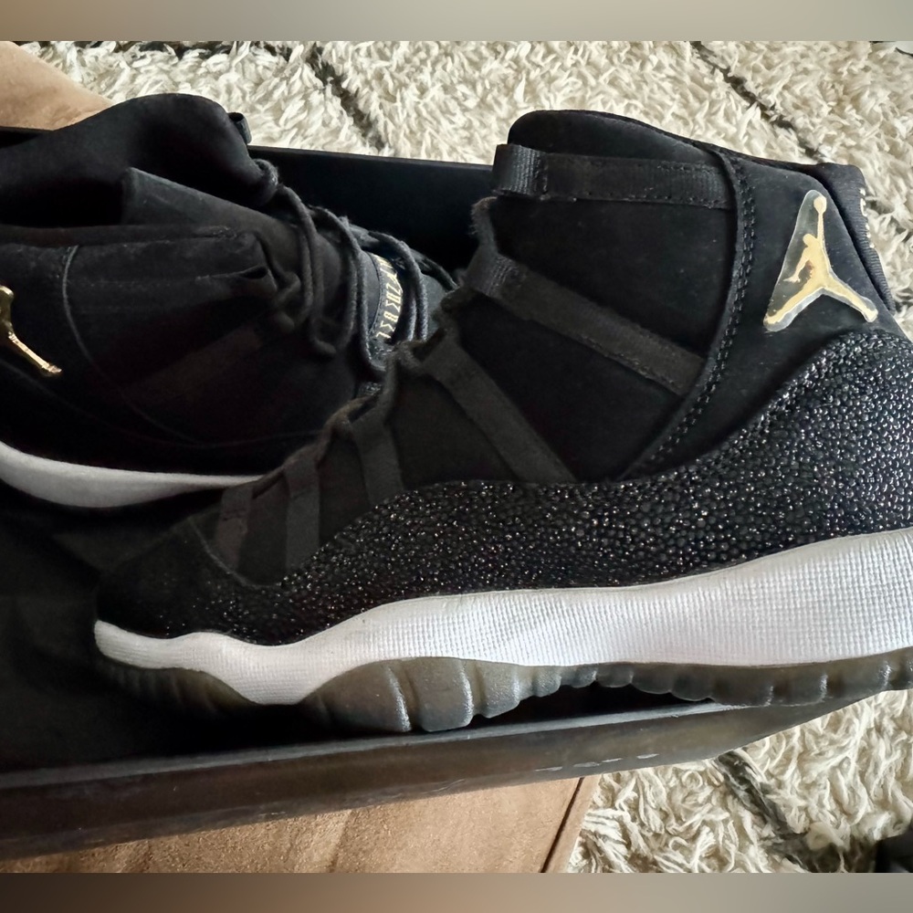 Air Jordan 11 Retro Black, Metallic and Gold Athletic Shoes - size 7